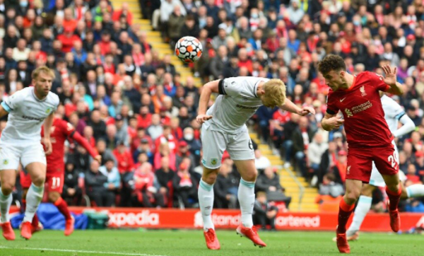 Liverpool beat Burnley 2-0, the top of the English Premier League